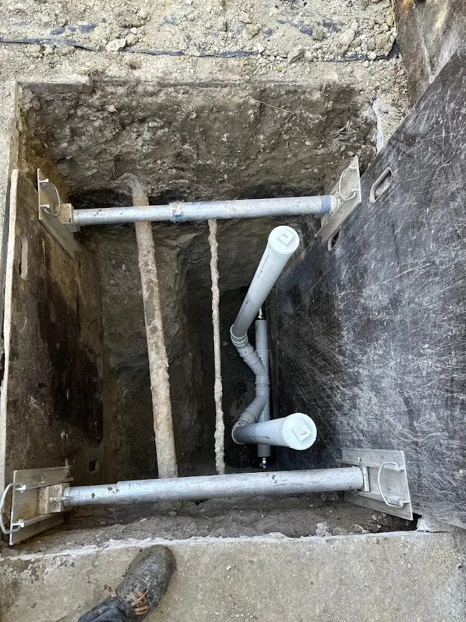 Experienced plumber completing Gas Line Repair work in India Hook